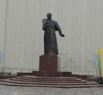 Памятник Т.Шевченку на центральній площі м.Чернівці