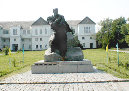 Пам'ятник Т.Г.Шевченку у мiстi Корсунь-Шевченківський.