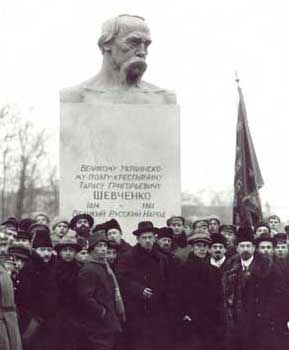 1918 рік. Петроград. Перший пам'ятник Шевченку в Росії. Автор - Ян Тільберг. Пам'ятник простояв лише вісім років.